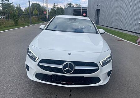 Mercedes-Benz A 180 *Navi*PDC*Digital*Scheckheft*Wenig KM!