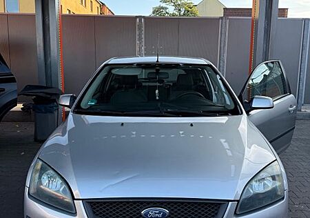 Ford Focus 1,6 Ambiente Ambiente Rückfahrt-Kamera