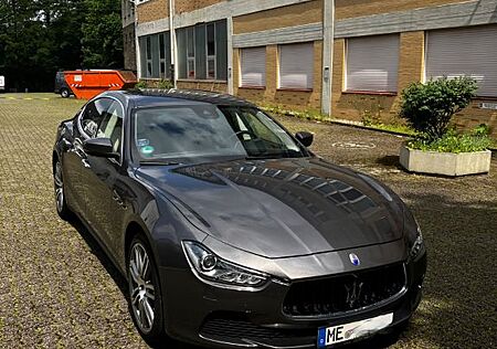 Maserati Ghibli 3.0 V6 S Q4 Automatik S - ein TRAUMWAGEN