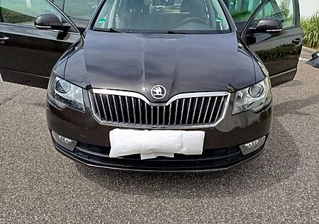 Skoda Superb 2.0 TDI Green tec DSG Ambition Combi ...