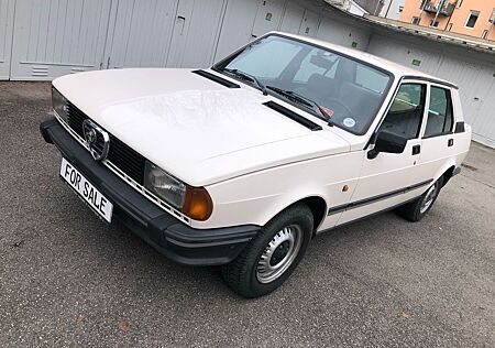 Alfa Romeo Giulietta 1,6 *TÜV + H-KENNZEICHEN*