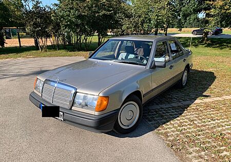 Mercedes-Benz 200 Diesel, W124