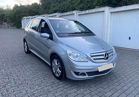 Mercedes-Benz B 200 - TÜV neu - PDC - HarmanKardon - TeiLLeder