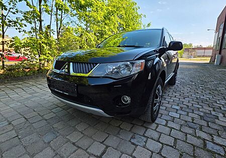 Mitsubishi Outlander 2.2 DI-D Instyle AHK SHD 4WD SHZ 7Sit.