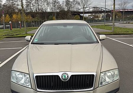 Skoda Octavia - 1.6 Benzin - TÜV 09/2026
