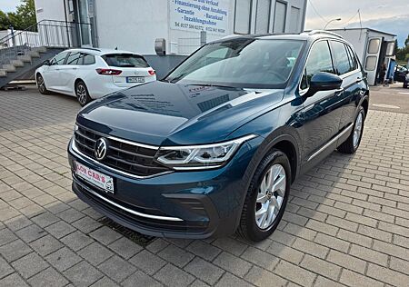 VW Tiguan Volkswagen Life 4Motion/Navi/Kamera/AHK/Matrix