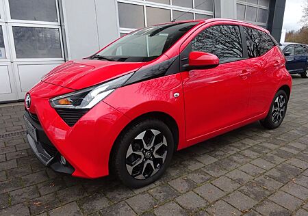 Toyota Aygo (X) Aygo 1,0 VVT-i x-play hatchback