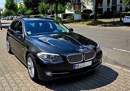 BMW 520d Touring A Modern Line mit HEAD UP Display