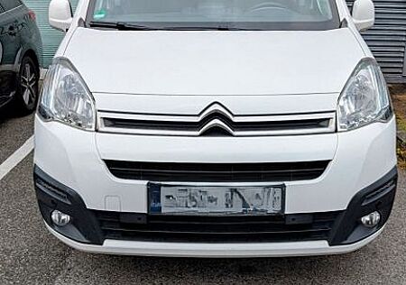 Citroën Berlingo BlueHDi 120 mit AHK 7 Sitzer möglich