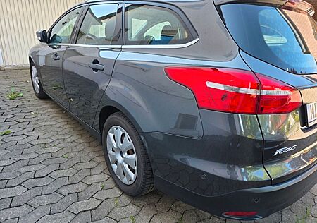 Ford Focus 1,0 EcoBoost 92kW Cool & Connect Turni...