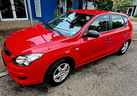 Hyundai i30 1.6 CRDi 66 kW Classic KLIMA AHK TÜV 03.2027