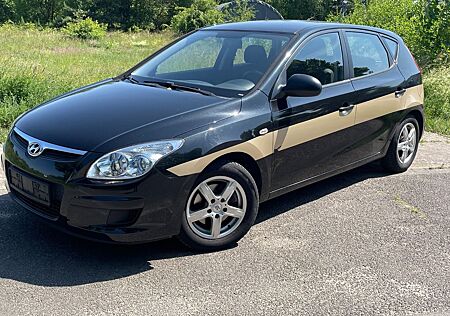 Hyundai i30 1.4 Benzin/ 1. Hand/ Scheckheftgepflegt