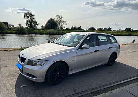 BMW 318i touring -