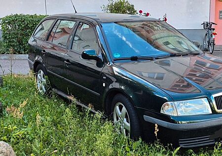 Skoda Octavia Combi 1.6 -