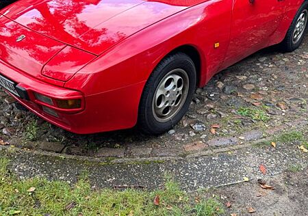 Porsche 944