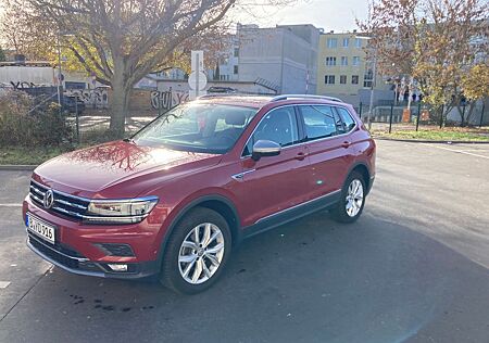 VW Tiguan Allspace Volkswagen 2.0 TDI SCR DSG 4MOTION High...