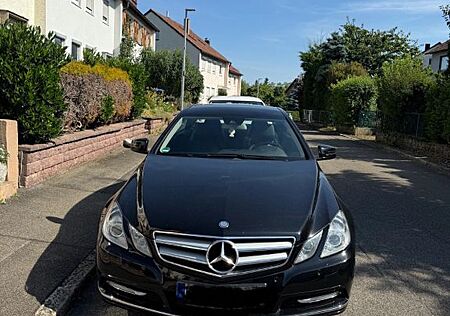 Mercedes-Benz E 220 Coupé CDI BlueEFFICIENCY ELEGANC...