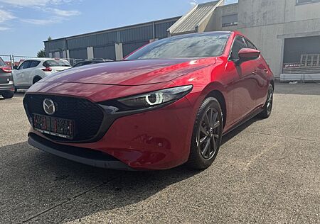 Mazda 3 Skyactiv-X 2.0 M Hybrid Selection // BOSE