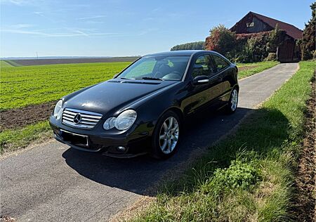 Mercedes-Benz C 180 gebraucht kaufen Mercedes-Benz C 180 C180 KOMPRESSOR Sportcoupé,EvolutionPaket,12f.b.
