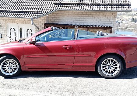 Volvo C70 D3 Momentum Momentum mit neuem TÜV & Reifen