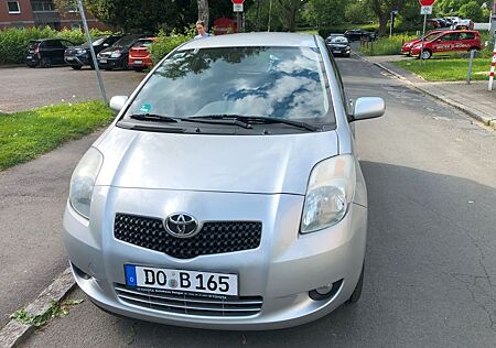 Toyota Yaris 1,0-l-VVT-i Cool Cool