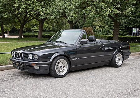 BMW 320i Cabrio E30 schönes Kultfahrzeug