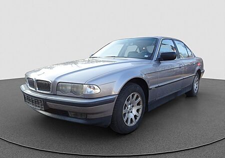 BMW 728