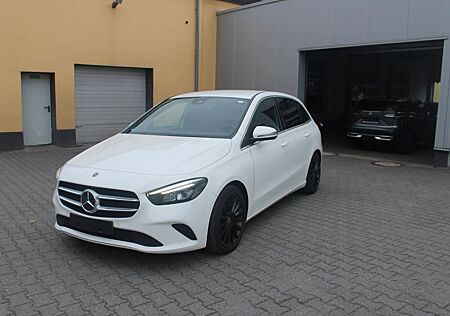 Mercedes-Benz B 180 Navi*MBUX*LED*PDC*18"Alu+Allwetter
