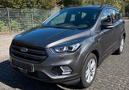 Ford Kuga ST-Line 8 Räder