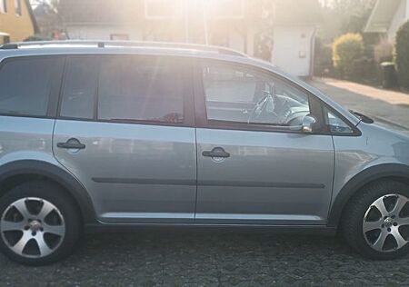 VW Touran Volkswagen Cross- 2.0 TDI 103kW DSG DPF -