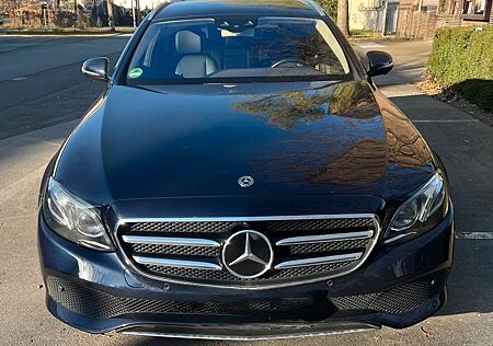 Mercedes-Benz E 300 Mercedes E 300T-Modell, VOLL, Distr., 360°,LED