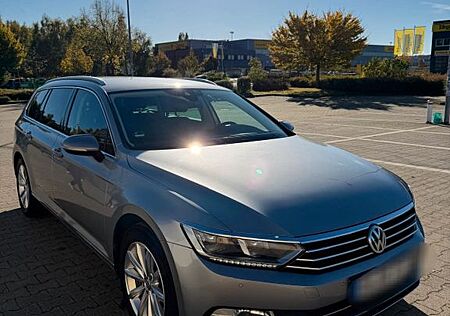 VW Passat gebraucht kaufen VW Passat Volkswagen 2.0 TDI SCR 140kW DSG Highline Varian...