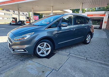 Ford S-Max VIGNALE/2.0/Bi-Turbo 210 PS/7 Sitzer
