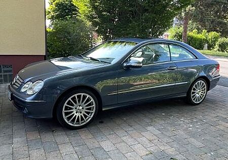 Mercedes-Benz CLK 200 Mercedes Kompressor W209 Iolithblau Meta
