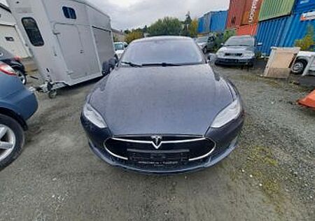 Tesla Model S 70D -free supercharger Sc01