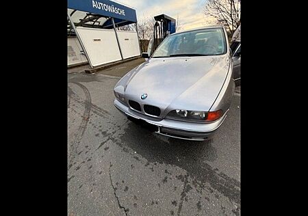 BMW 523i