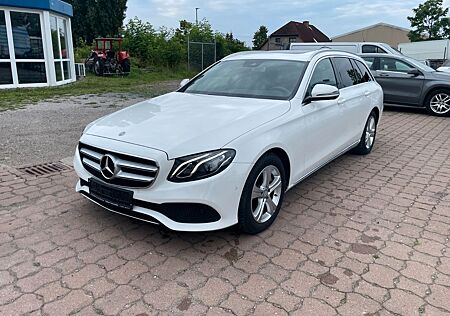 Mercedes-Benz E 250 E-Klasse E250, 1 Hand,Standheizung,schiebedach