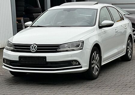 VW Jetta Volkswagen 2.0 TDI Sport BlueMotion