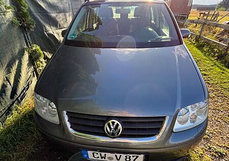 VW Touran Volkswagen 1.9 TDI DPF Highline Highline