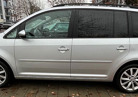 VW Touran Volkswagen 2.0 TDI 103kW DSG - Highline
