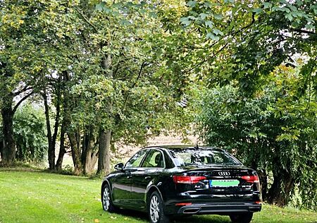 Audi A4 35 TFSI S tronic -Navi