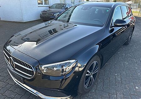 Mercedes-Benz E 220 d T 9G Avantgarde Navi LED Kamera Distro