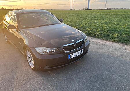BMW 320i - Benzin mit guter Ausstattung