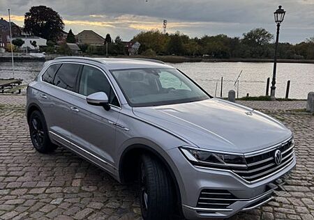 VW Touareg Volkswagen 3.0 V6 TDI 210kW Luft LED Digital. Elega