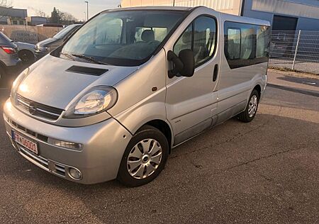 Opel Vivaro Tour Euro 3 8 sitze 6 Gang