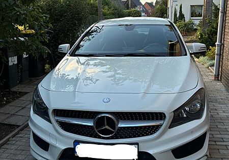 Mercedes-Benz CLA 220 CDI AMG Line