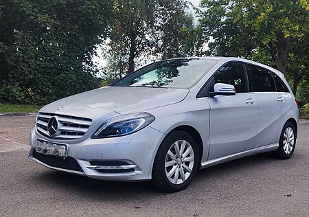 Mercedes-Benz B 180 -Leder, Standheizung, Scheckheft.