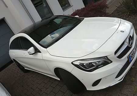 Mercedes-Benz CLA 180 Shooting Brake - Panoramaglasdach