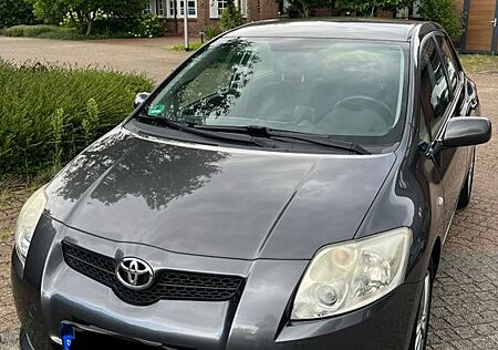 Toyota Auris 1.4 -