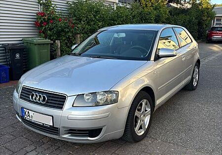 Audi A3 8P 1.6L - TÜV NEU! Reifen Neuwertig